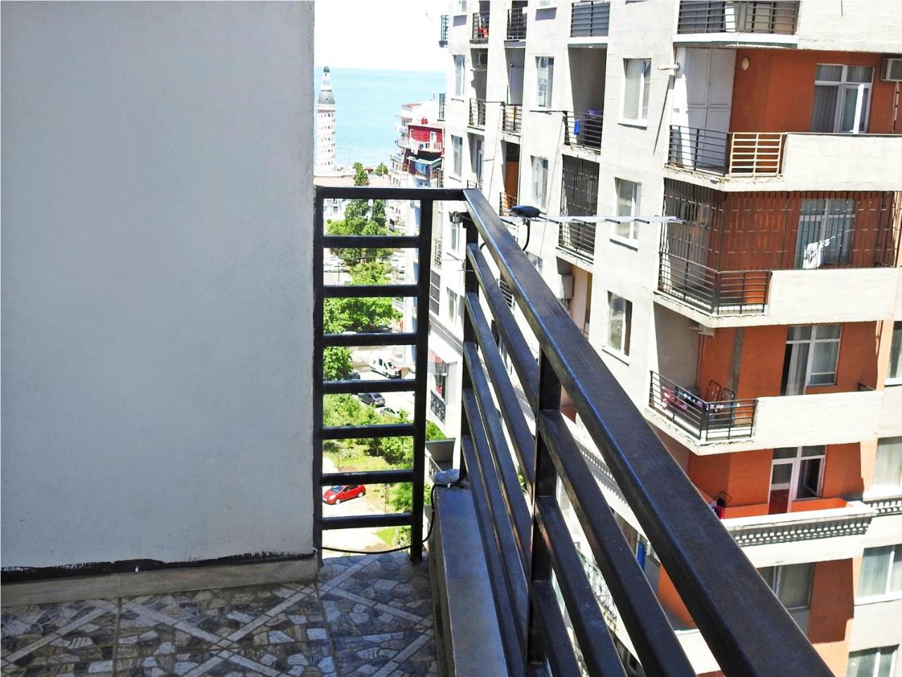 Real Palace Apartment Батуми Экстерьер фото