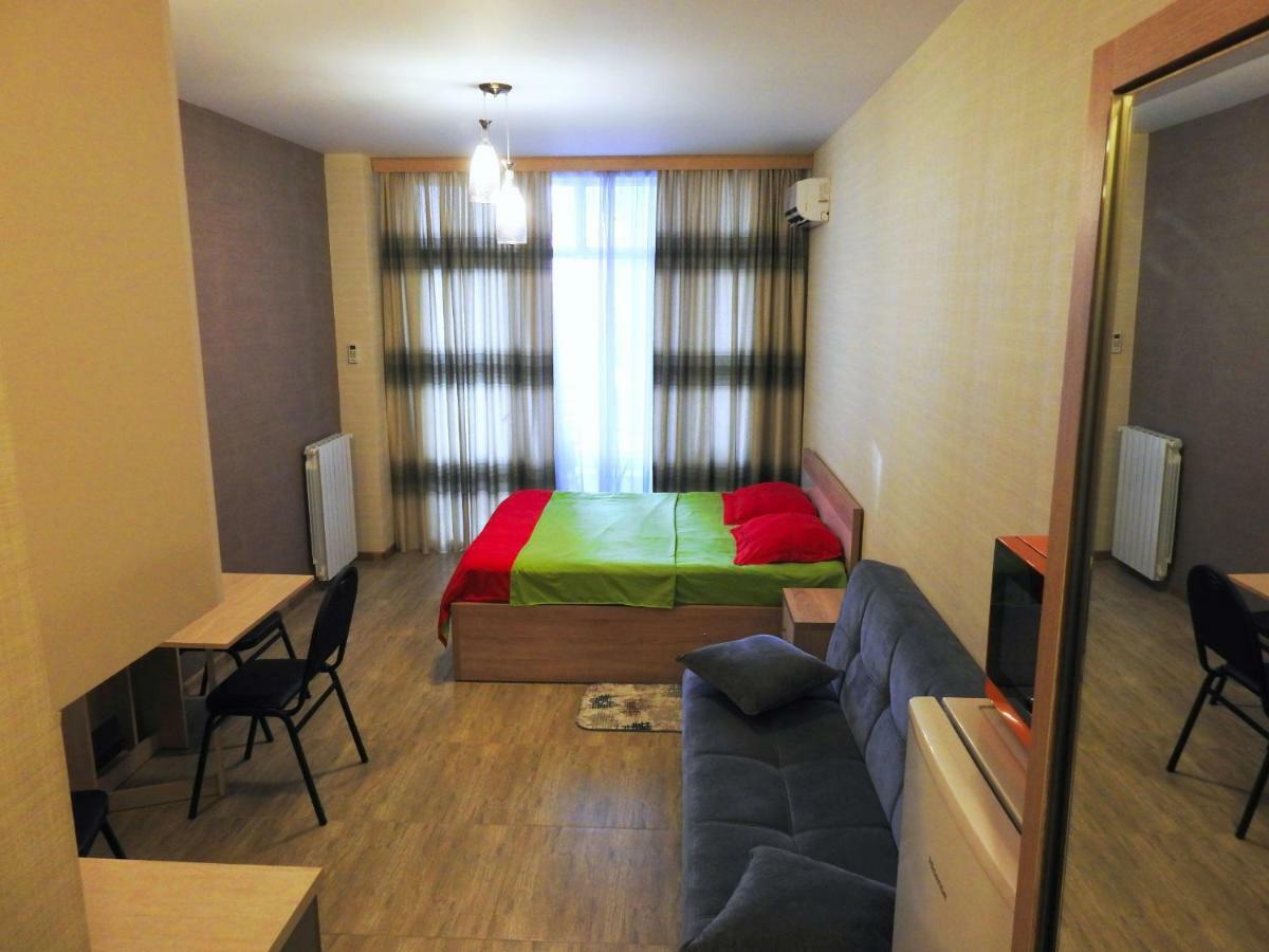 Real Palace Apartment Батуми Экстерьер фото