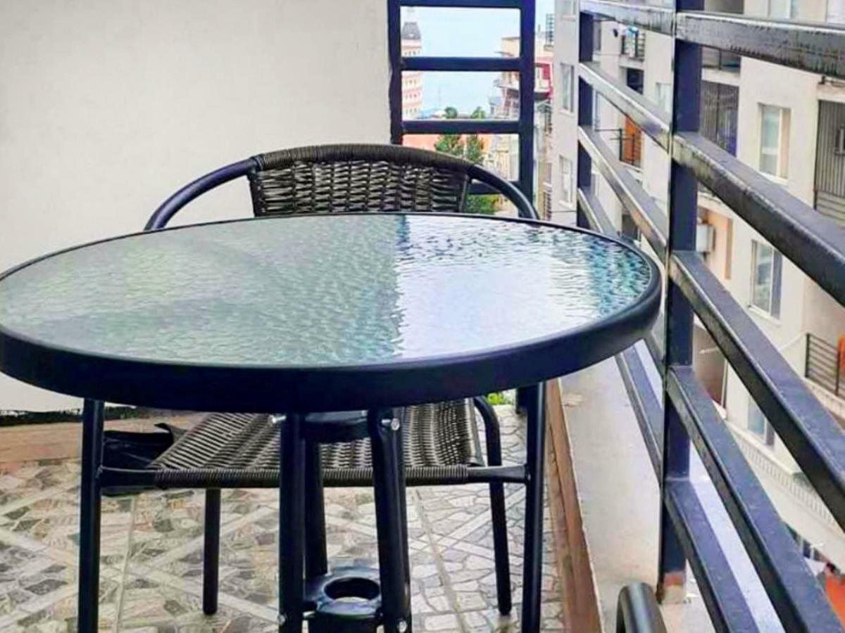 Real Palace Apartment Батуми Экстерьер фото